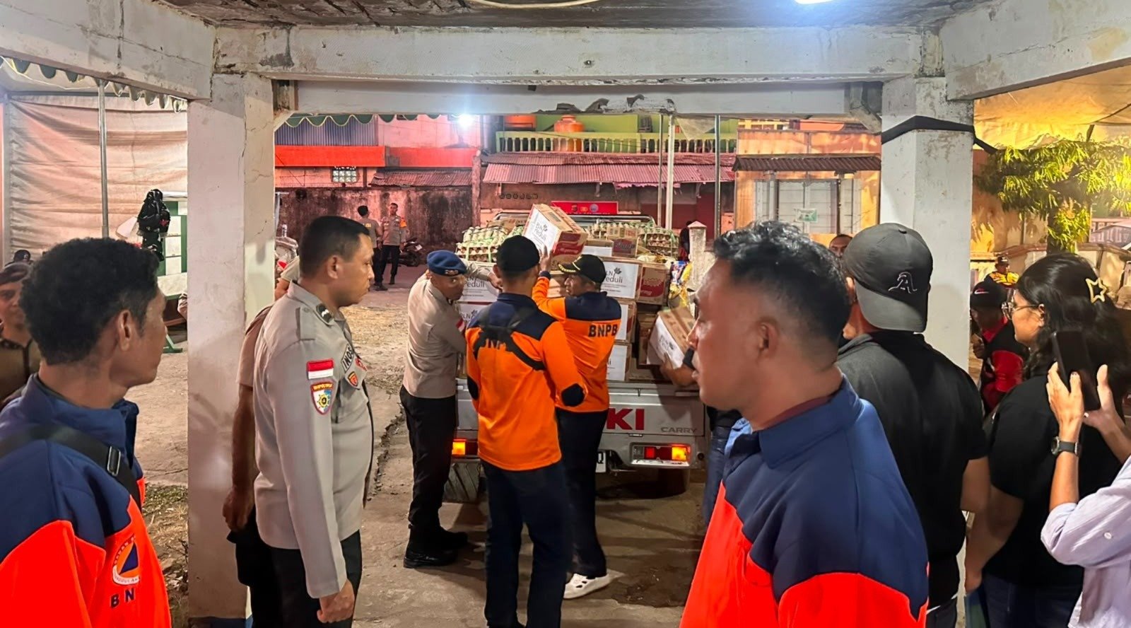 Sinergi  Rumah BUMN Ende, PLN dan BPBD Sikka Salurkan   Bantuan Losgistik Bagi Korban Gempa Flores di Maumere.