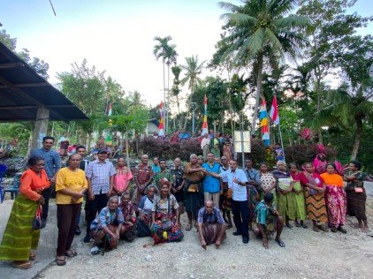 Kado Kemerdekaan dan Hari Pelanggan: PLN Bawa Cahaya Baru untuk Warga Desa Nualunat