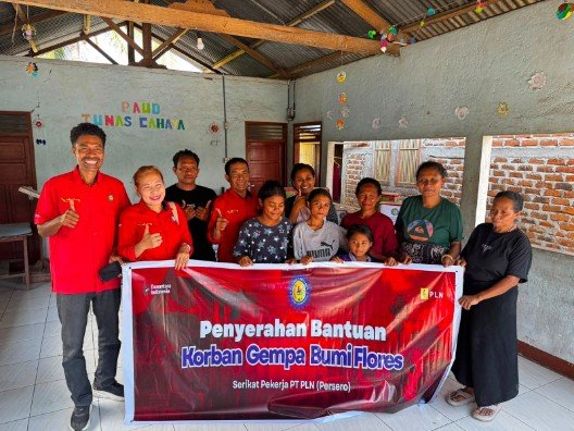 Penyulut Harapan Pasca Bencana: Kepedulian Serikat Pekerja PLN Jangkau 338 Jiwa Pengungsi di Sikka